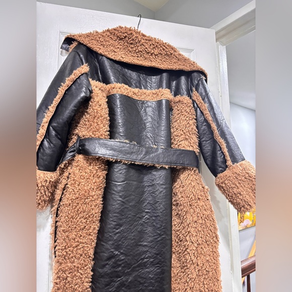 Pretty Little Thing BLACK FAUX SHEARLING TRIM FAUX LEATHER MAXI TRENCH COAT - Picture 8 of 8